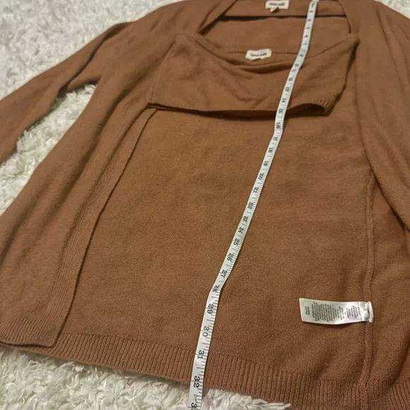 Open Edit  2-in-1-set Wool BANDEAU TOP & CARDIGAN SET IN TAN DALE - Picture 3 of 14